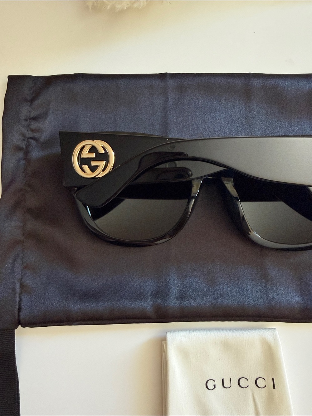 NWT , Gucci Women’s GG0142SAN  55mm Sunglasses black & gold - Picture 9 of 9
